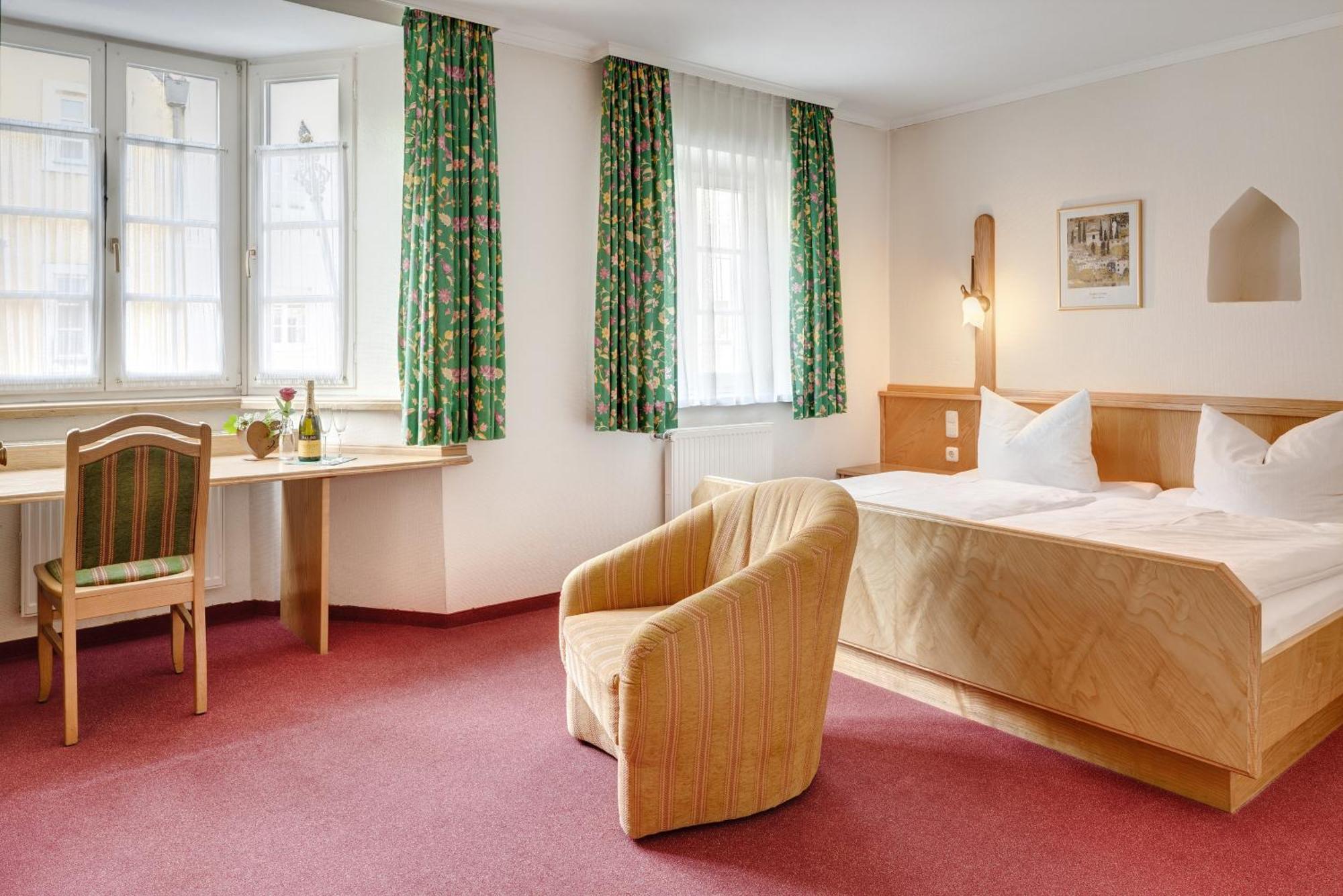 Altstadt- Und Businesshotel Pfaubraeu - Brauereigasthof - Fruehstuecksbuffet - Kostenfreie Radgarage - Hunde Willkommen Trostberg an der Alz Oda fotoğraf