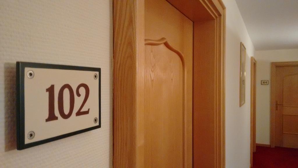 Altstadt- Und Businesshotel Pfaubraeu - Brauereigasthof - Fruehstuecksbuffet - Kostenfreie Radgarage - Hunde Willkommen Trostberg an der Alz Dış mekan fotoğraf