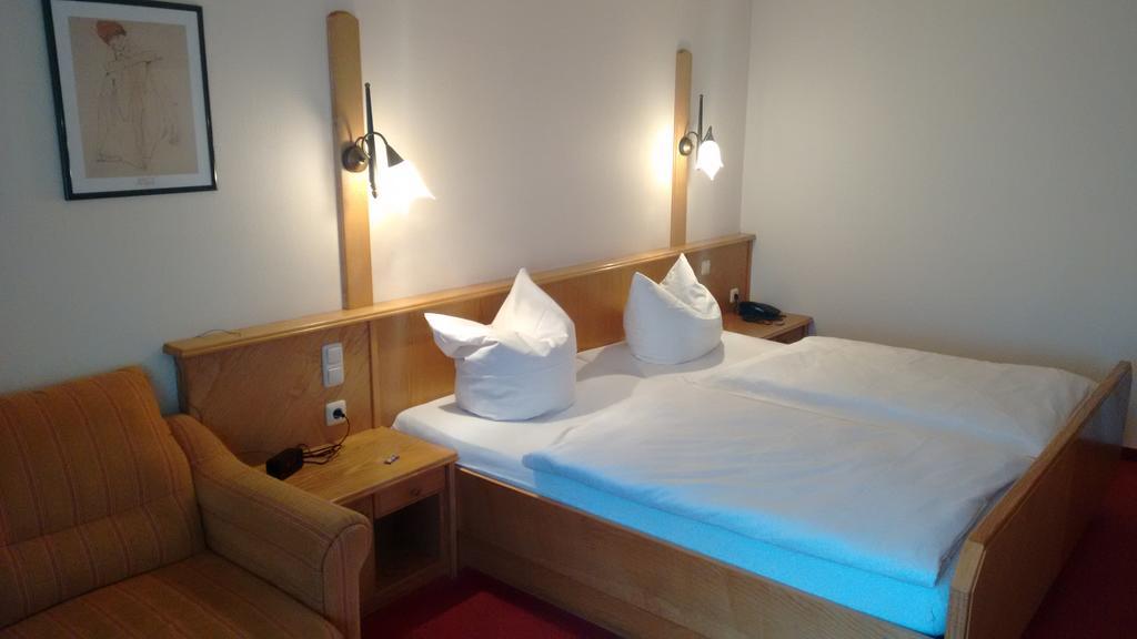 Altstadt- Und Businesshotel Pfaubraeu - Brauereigasthof - Fruehstuecksbuffet - Kostenfreie Radgarage - Hunde Willkommen Trostberg an der Alz Dış mekan fotoğraf