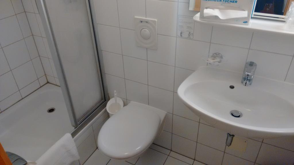 Altstadt- Und Businesshotel Pfaubraeu - Brauereigasthof - Fruehstuecksbuffet - Kostenfreie Radgarage - Hunde Willkommen Trostberg an der Alz Dış mekan fotoğraf