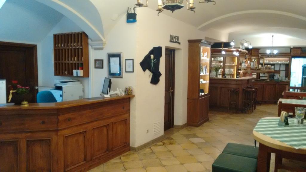 Altstadt- Und Businesshotel Pfaubraeu - Brauereigasthof - Fruehstuecksbuffet - Kostenfreie Radgarage - Hunde Willkommen Trostberg an der Alz Dış mekan fotoğraf